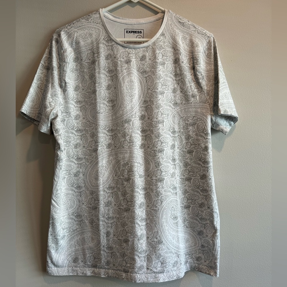 Express Paisle Short Sleeve Shirt with stretch Large